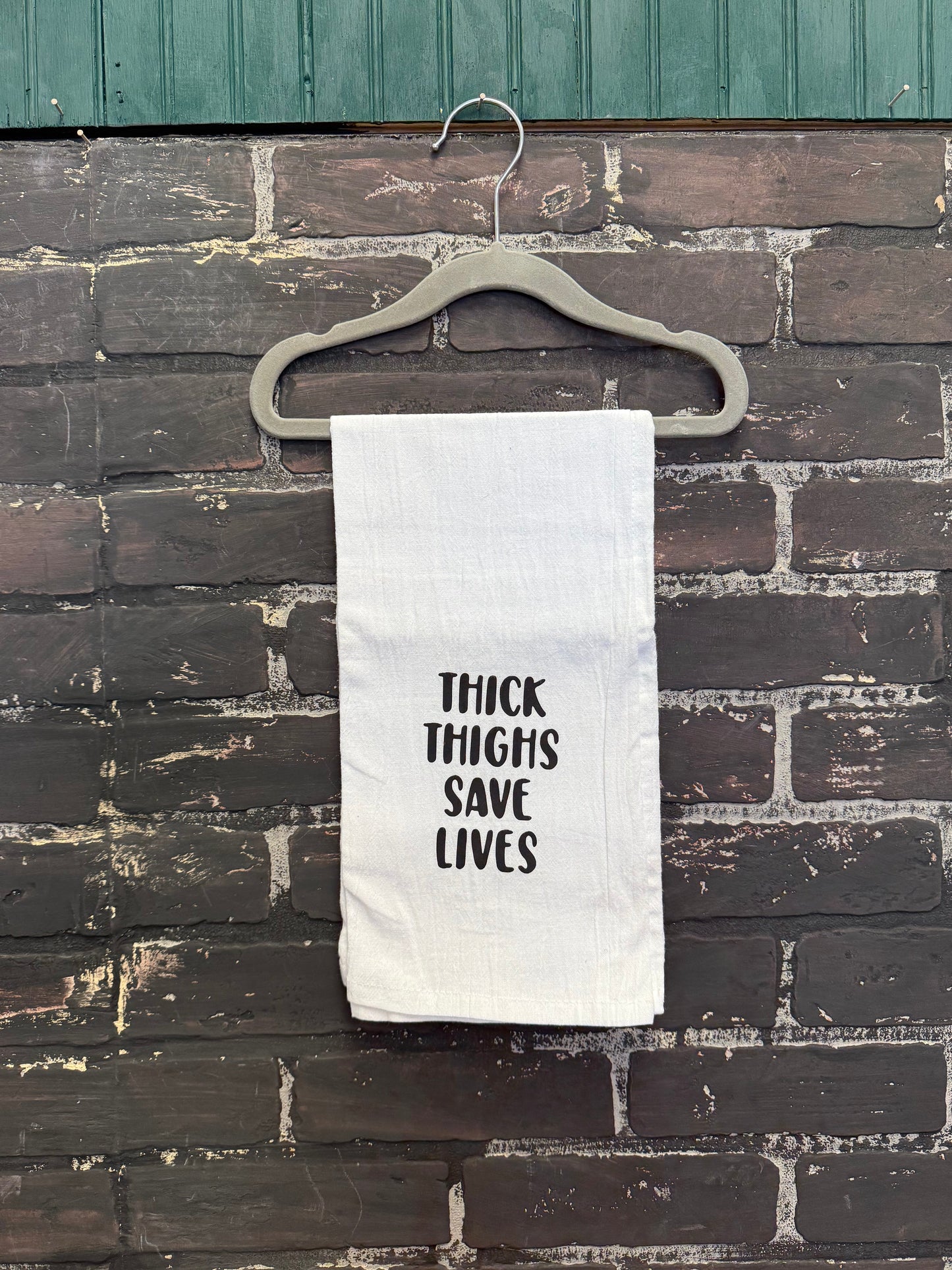 Thick thighs Save Lives, Hand Towel Three Black Cats