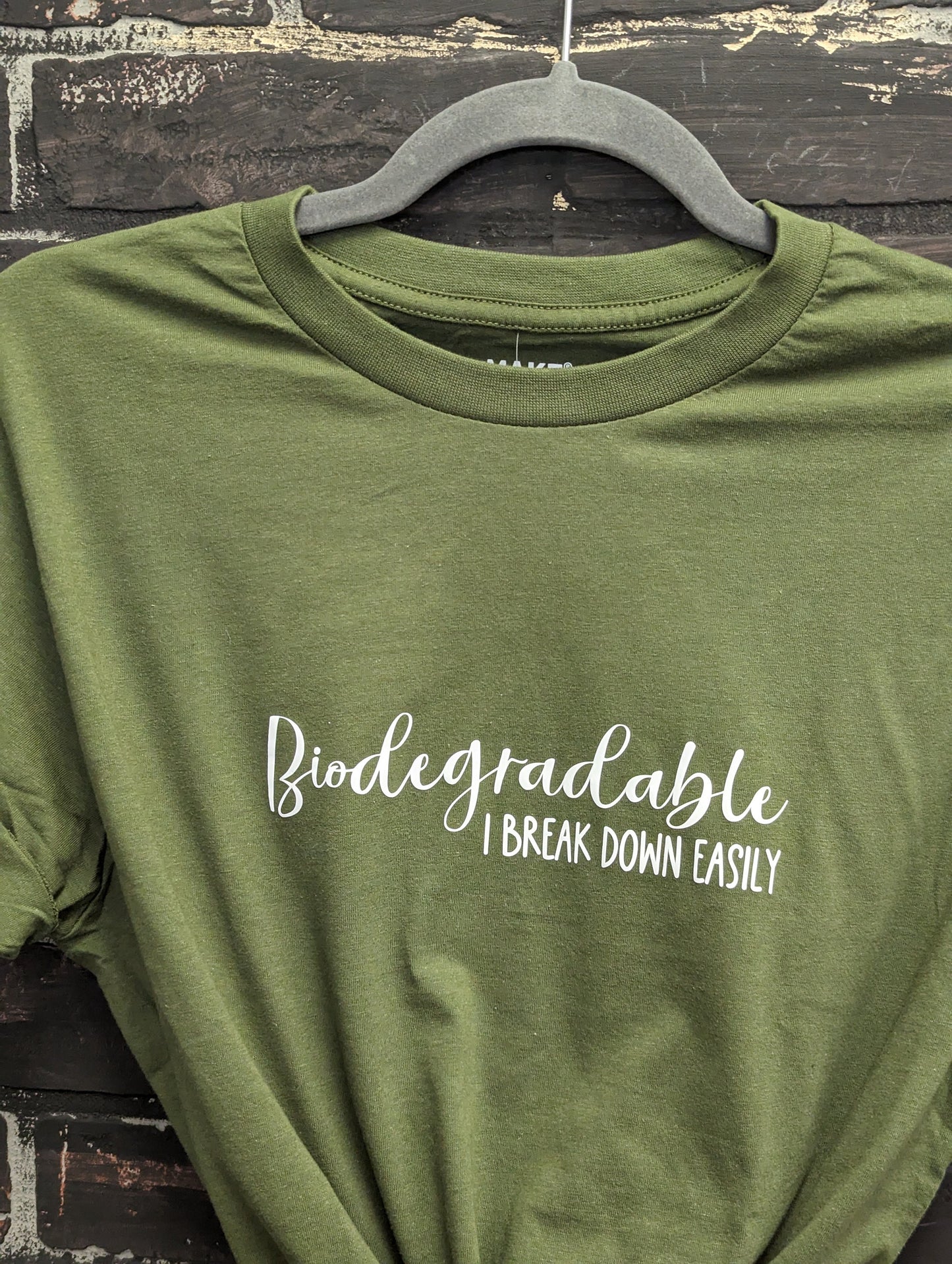 Biodegradable I fall apart easy, Green T-shirt