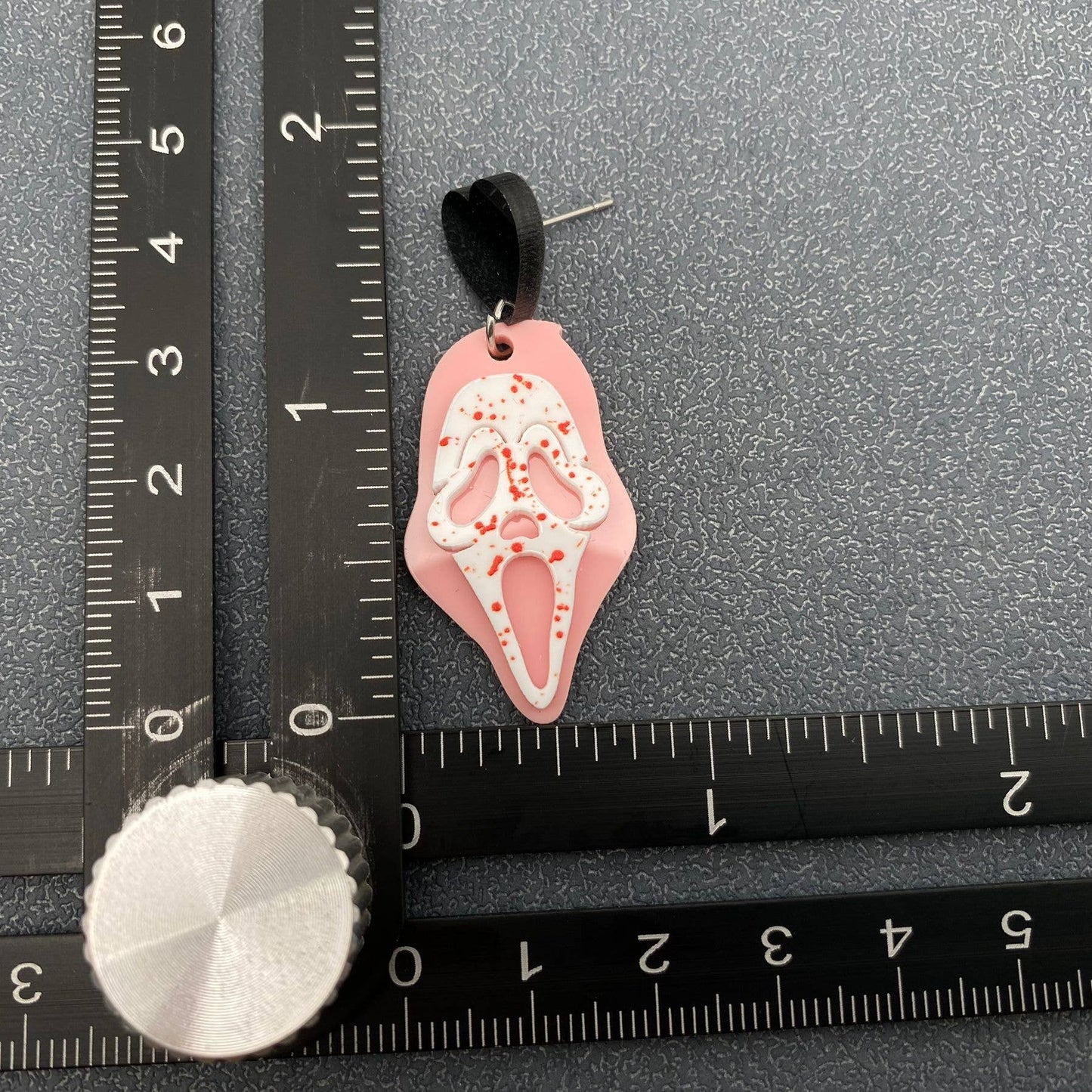 Halloween Acrylic Pink Scream Black Heart Post Earrings: Style A
