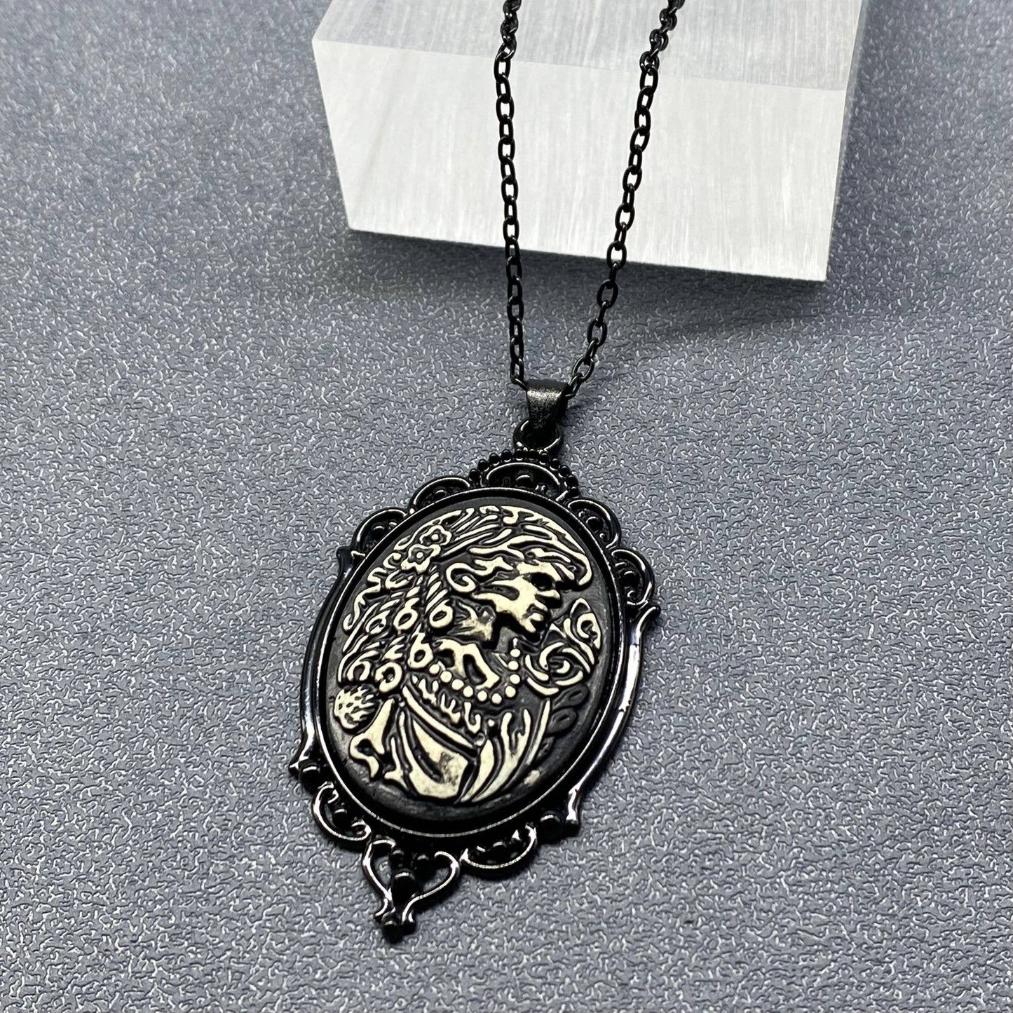 Gothic Style Pendant Black Necklace - GT: B