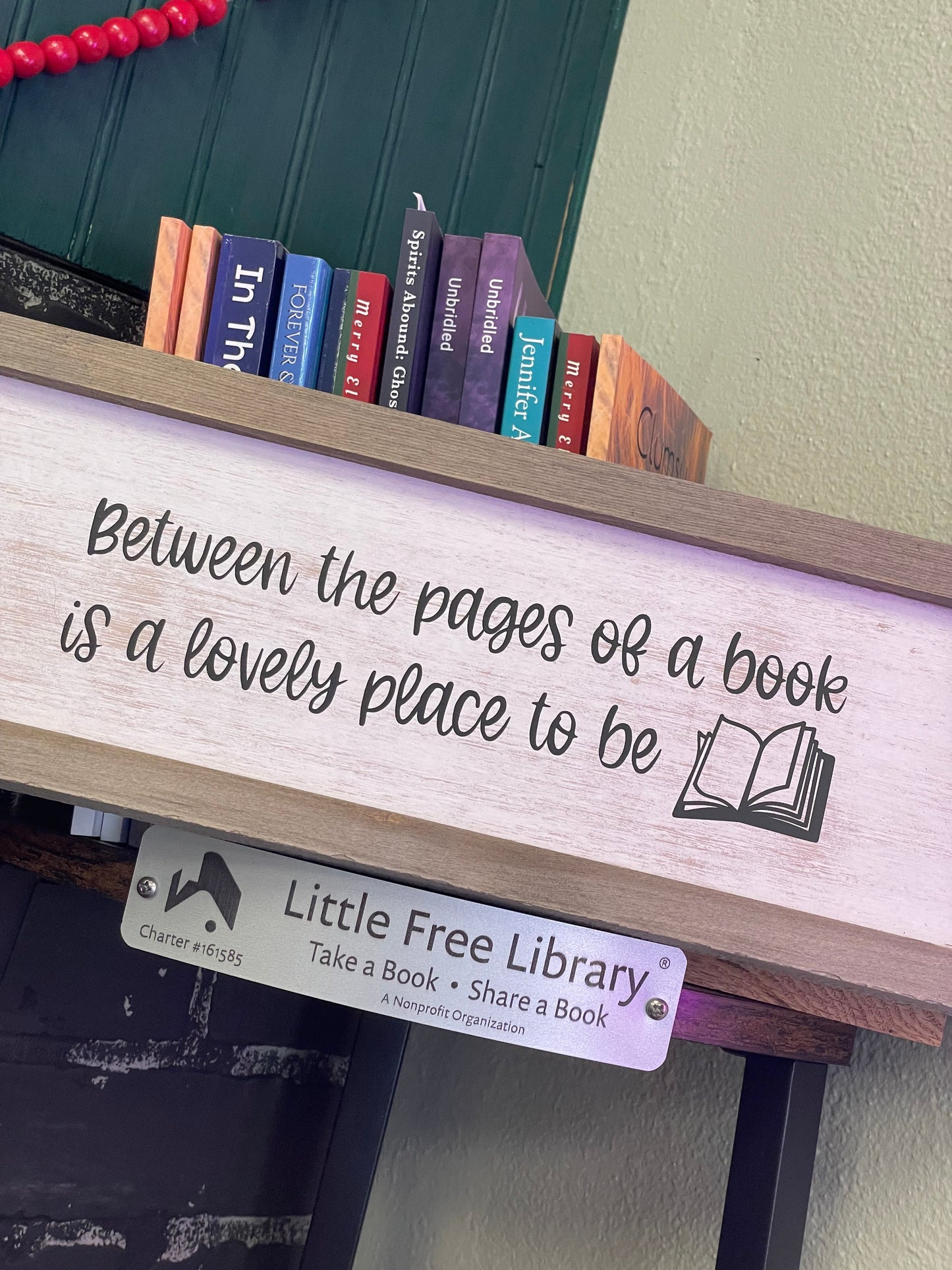 Between the pages of a book is lovely place to be, Wall Art Three Black Cats